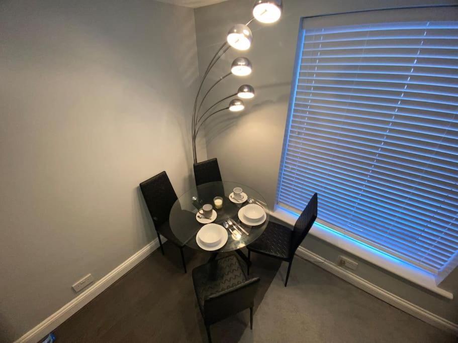 Spacious 2 Bedroom Flat Londres Exterior foto