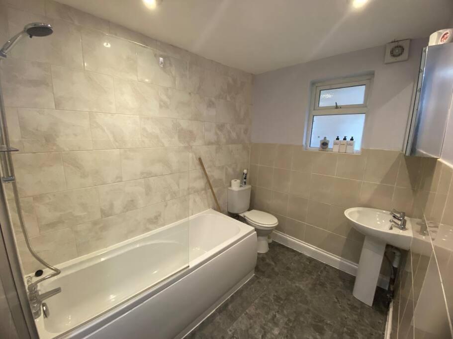 Spacious 2 Bedroom Flat Londres Exterior foto